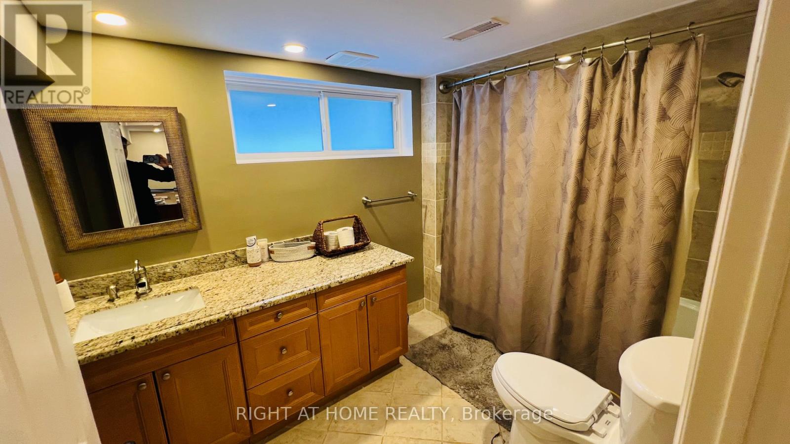 11 Kings Lynn Road, Toronto, Ontario  M8X 2M9 - Photo 36 - W12704802