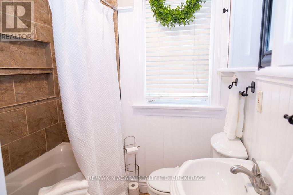 18 Welland Vale Road, St. Catharines (Downtown), Ontario  L2R 2L6 - Photo 14 - X12707290