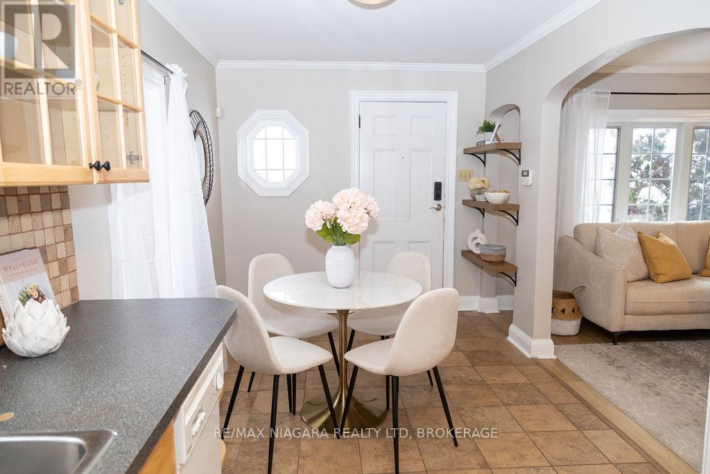 18 Welland Vale Road, St. Catharines (Downtown), Ontario  L2R 2L6 - Photo 7 - X12707290