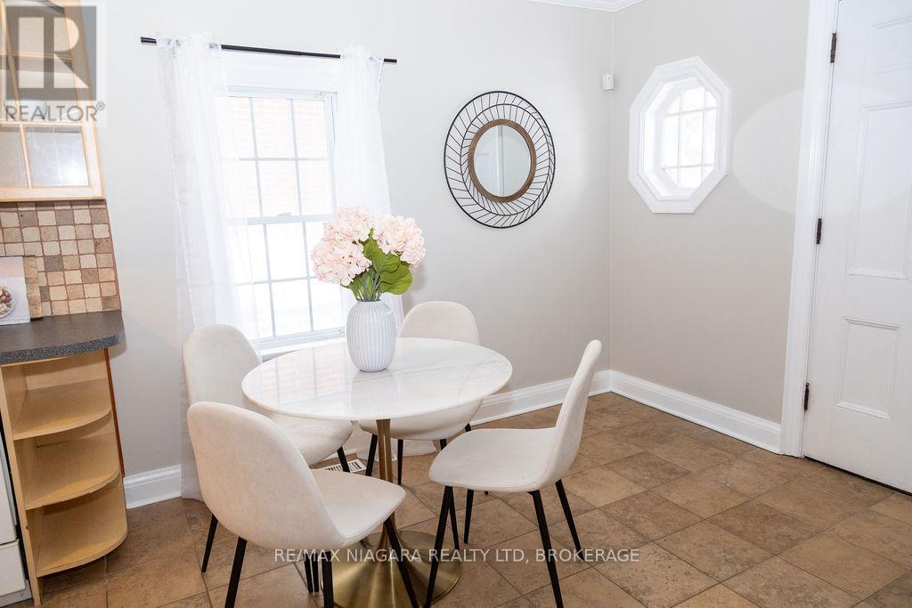 18 Welland Vale Road, St. Catharines (Downtown), Ontario  L2R 2L6 - Photo 8 - X12707290