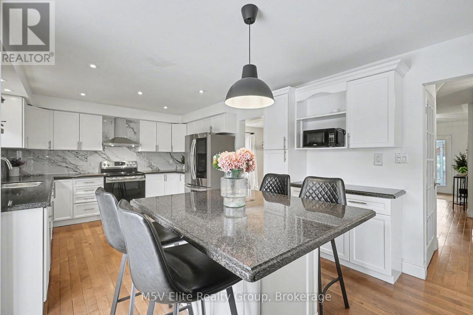 12 Donald Wilson Street, Whitby, Ontario  L1R 2H5 - Photo 4 - E12707292