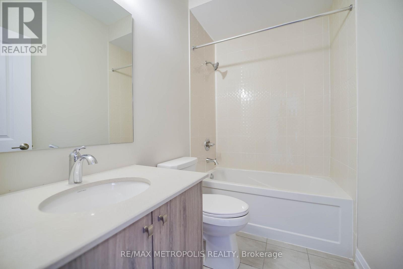 945 Crowsnest Hollow, Pickering, Ontario  L1X 0P4 - Photo 10 - E12707332