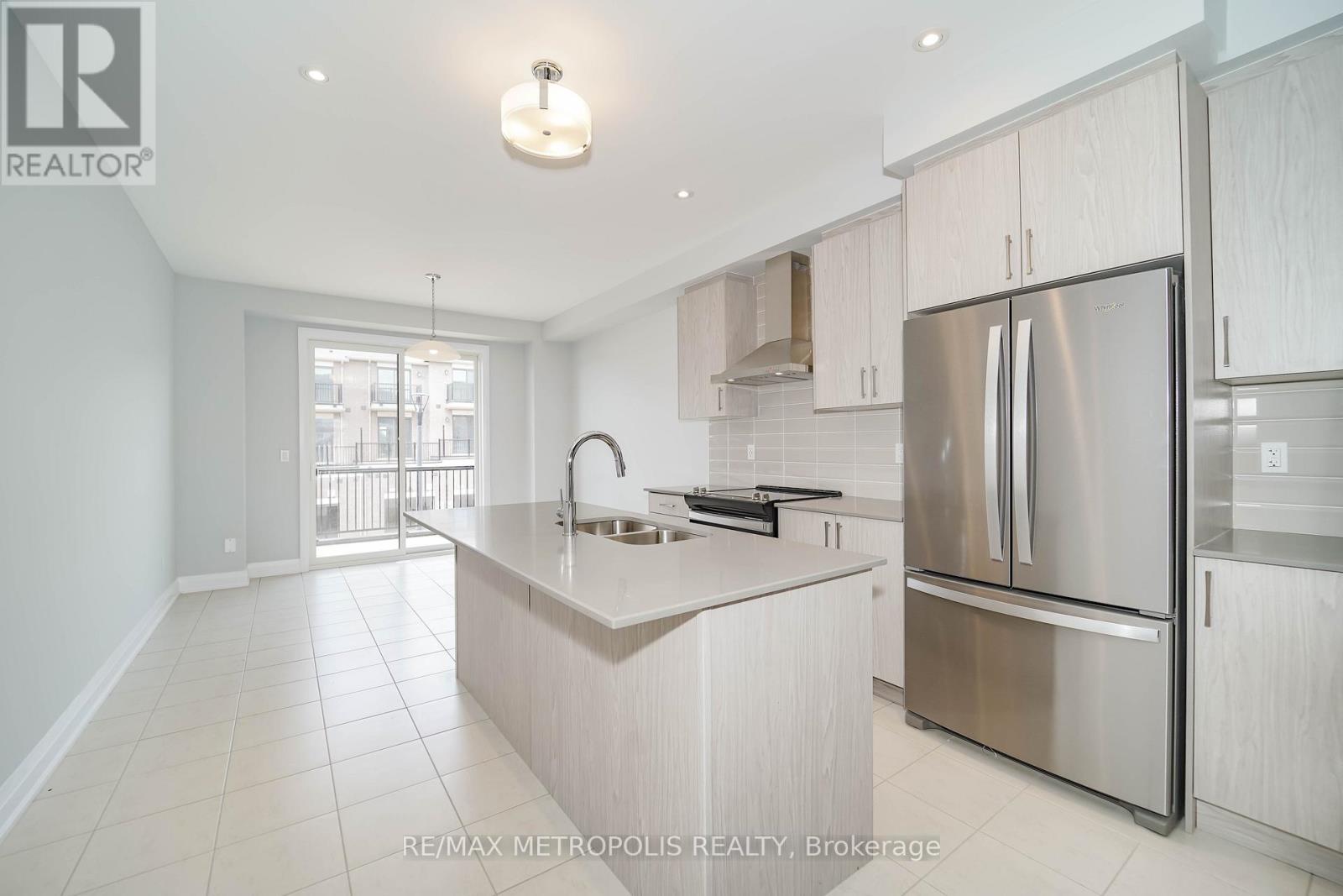 945 Crowsnest Hollow, Pickering, Ontario  L1X 0P4 - Photo 16 - E12707332