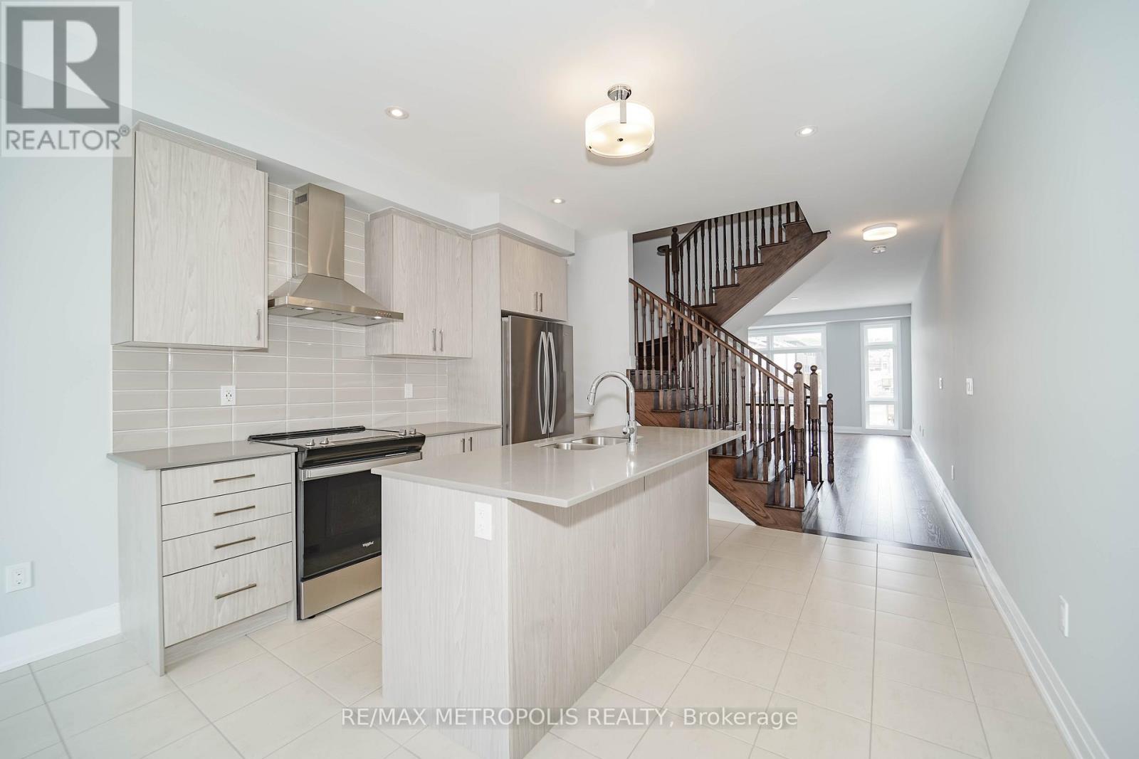 945 Crowsnest Hollow, Pickering, Ontario  L1X 0P4 - Photo 17 - E12707332