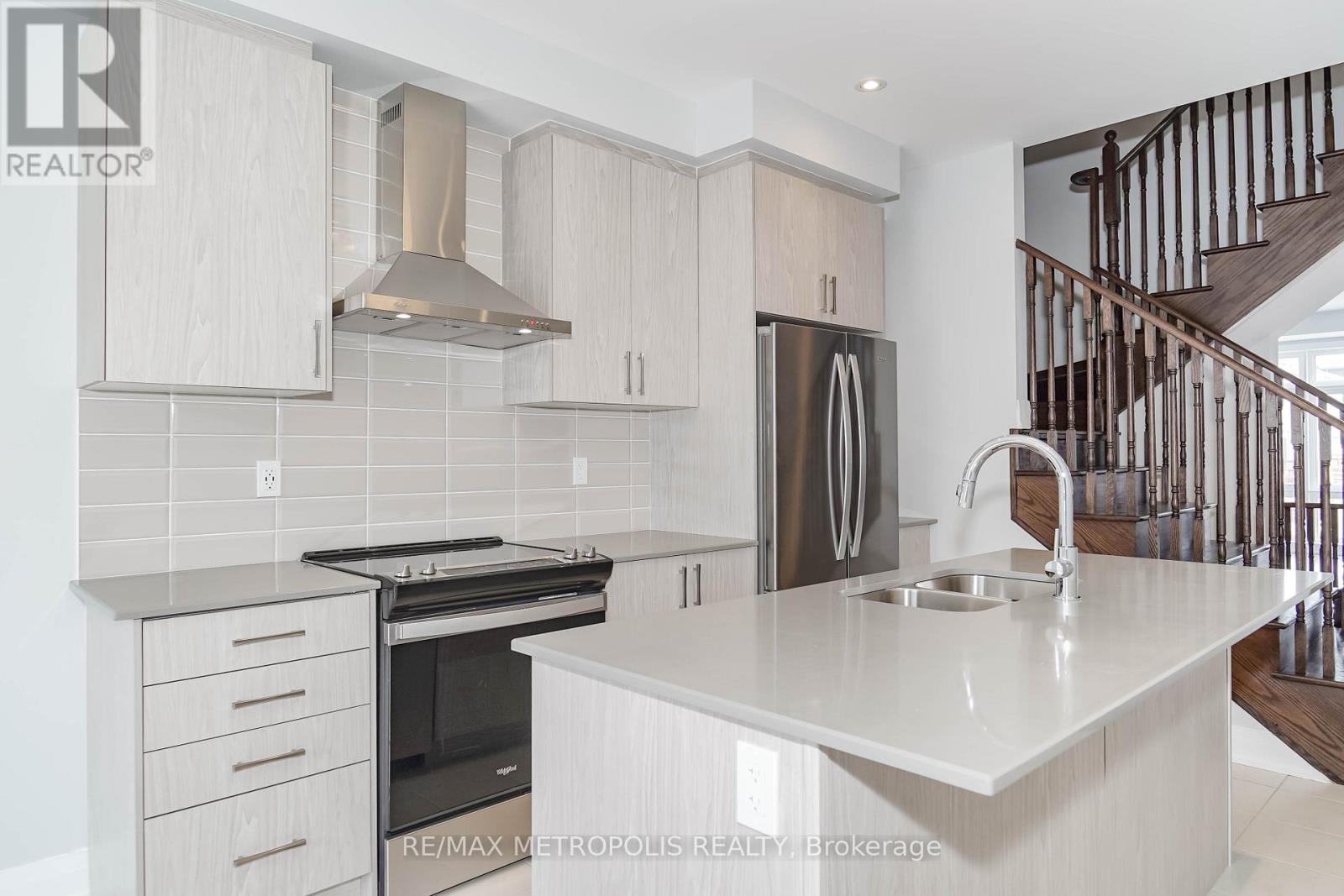 945 Crowsnest Hollow, Pickering, Ontario  L1X 0P4 - Photo 18 - E12707332