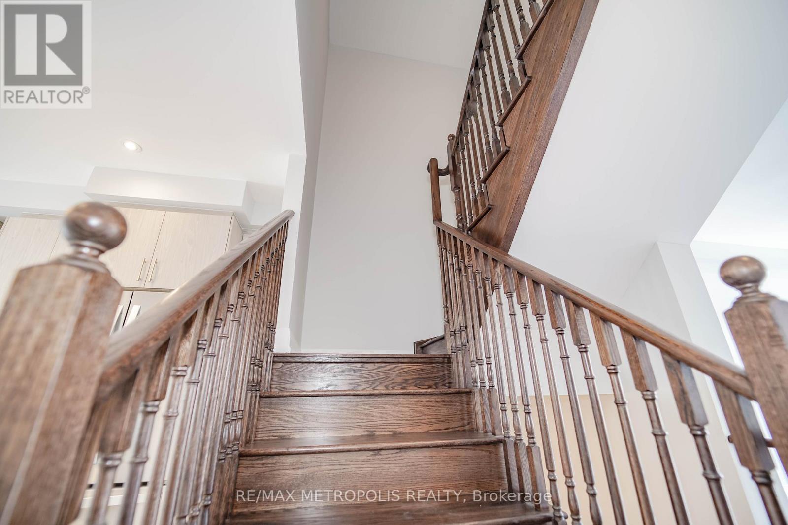 945 Crowsnest Hollow, Pickering, Ontario  L1X 0P4 - Photo 21 - E12707332