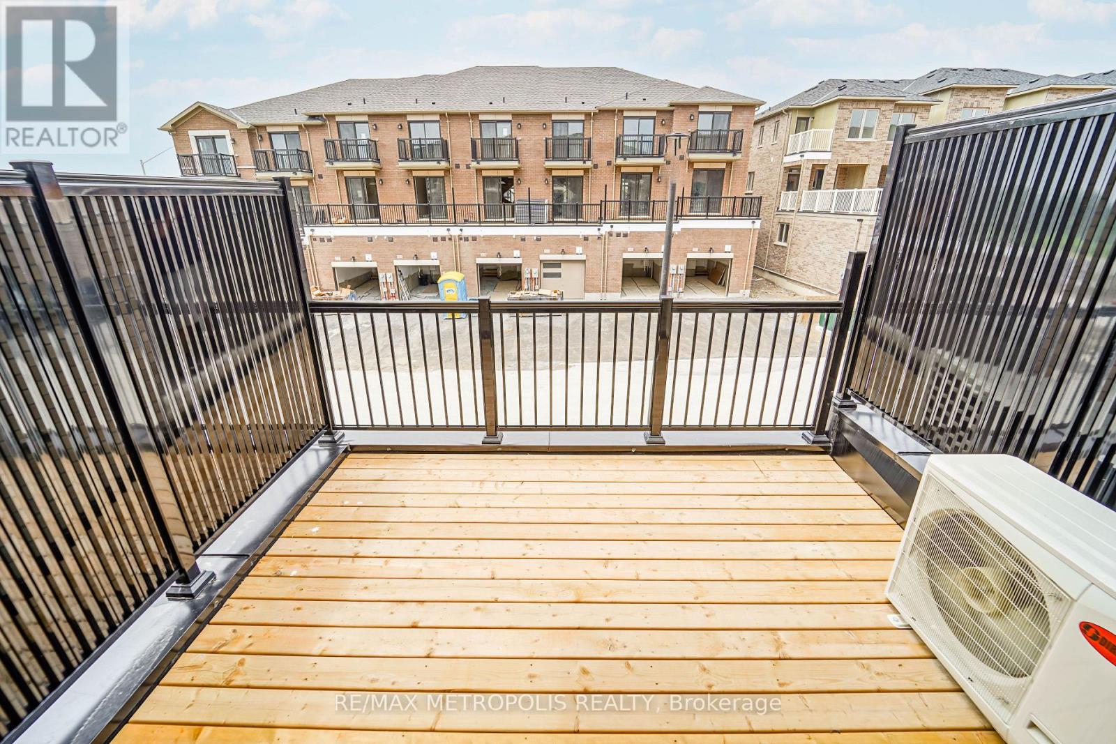 945 Crowsnest Hollow, Pickering, Ontario  L1X 0P4 - Photo 5 - E12707332