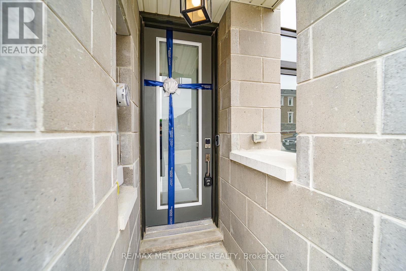 945 Crowsnest Hollow, Pickering, Ontario  L1X 0P4 - Photo 6 - E12707332