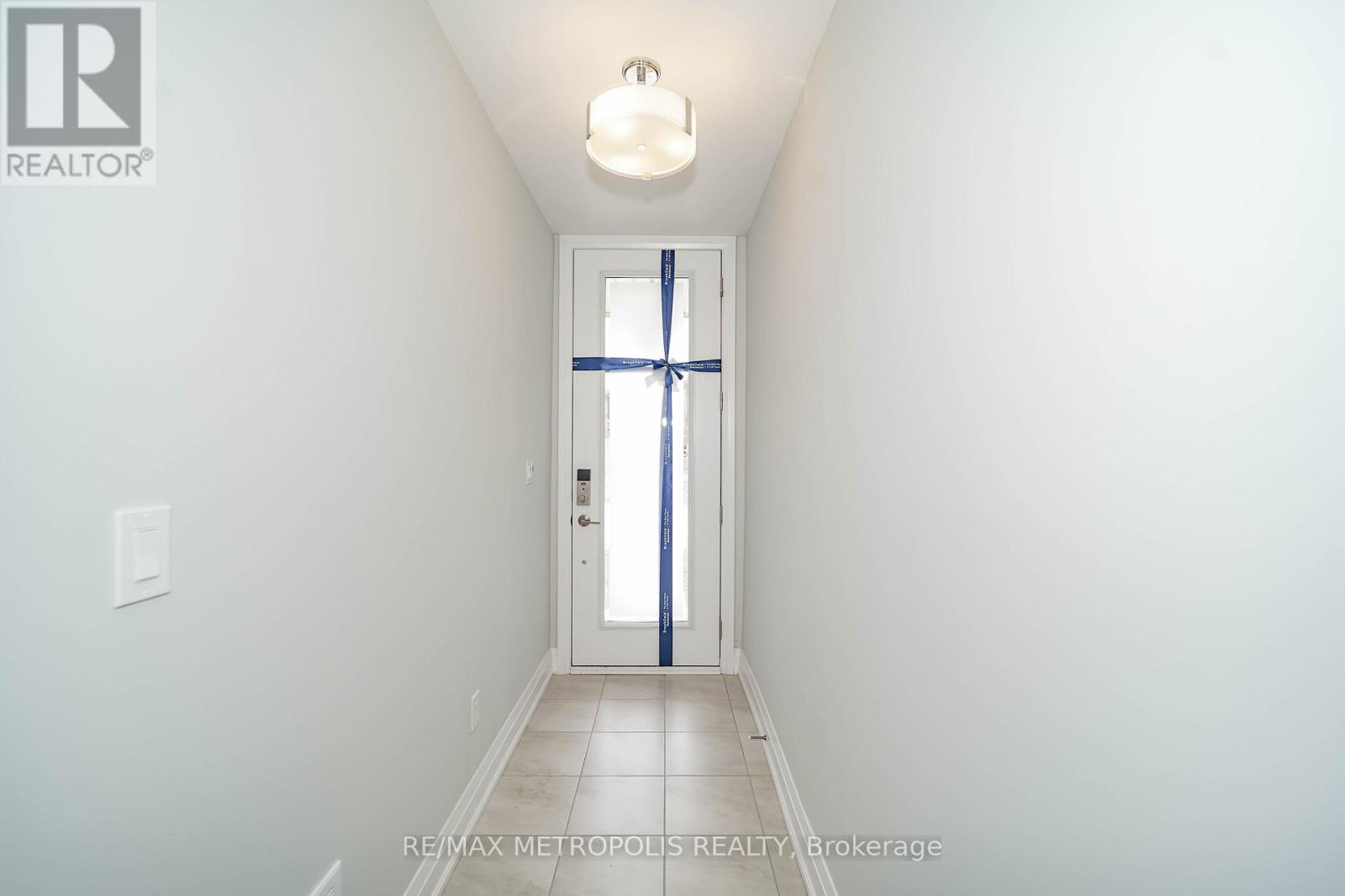 945 Crowsnest Hollow, Pickering, Ontario  L1X 0P4 - Photo 7 - E12707332