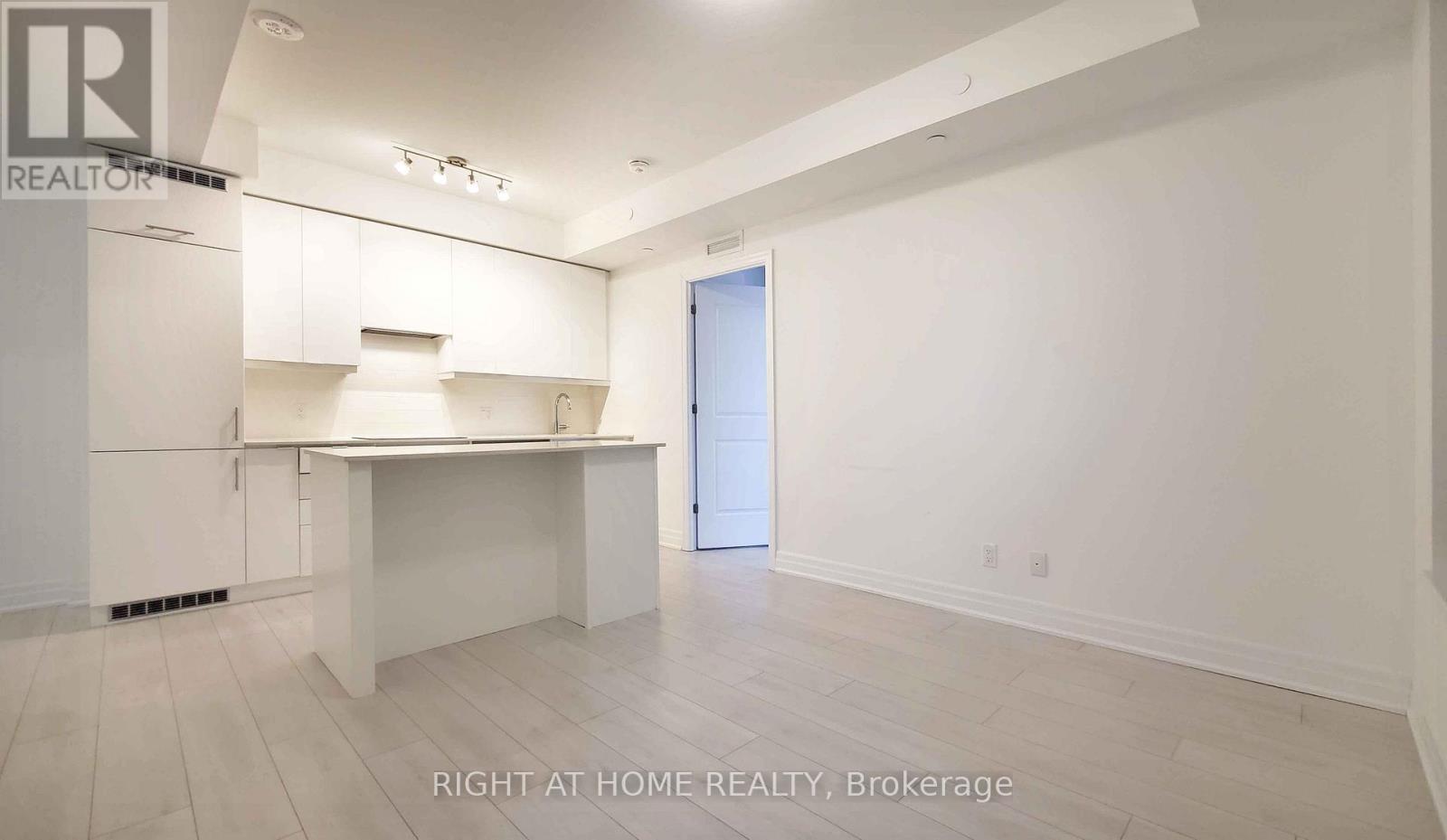 2408 - 30 Elm Drive W, Mississauga, Ontario  L5B 0N6 - Photo 3 - W12707302