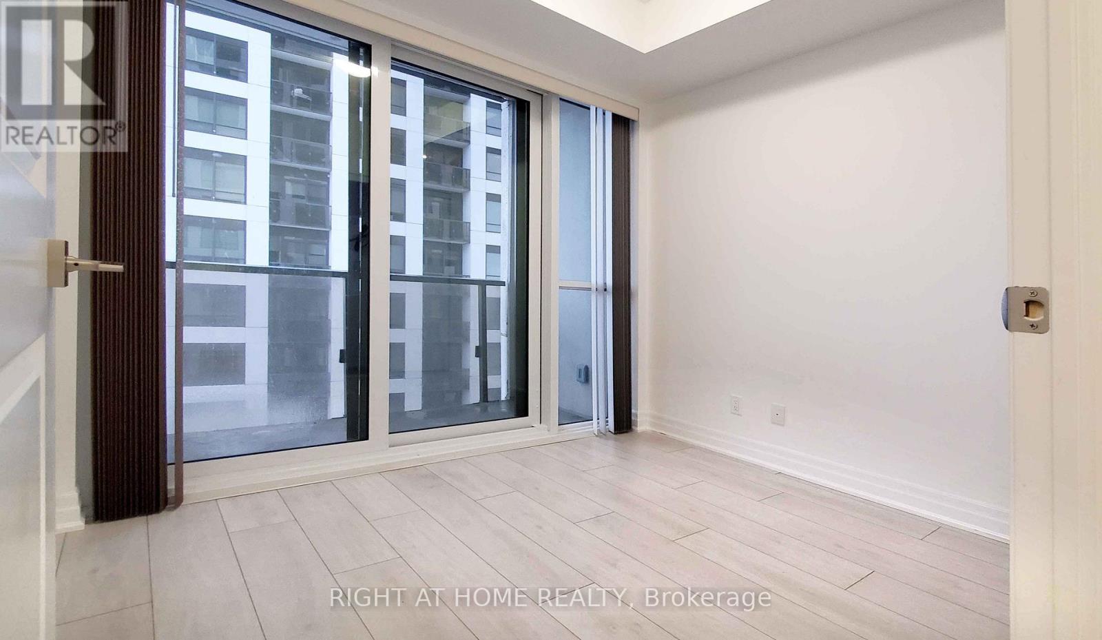 2408 - 30 Elm Drive W, Mississauga, Ontario  L5B 0N6 - Photo 6 - W12707302