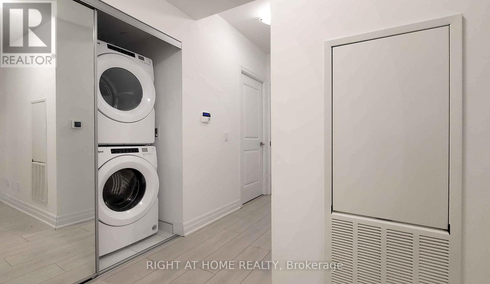 2408 - 30 Elm Drive W, Mississauga, Ontario  L5B 0N6 - Photo 8 - W12707302