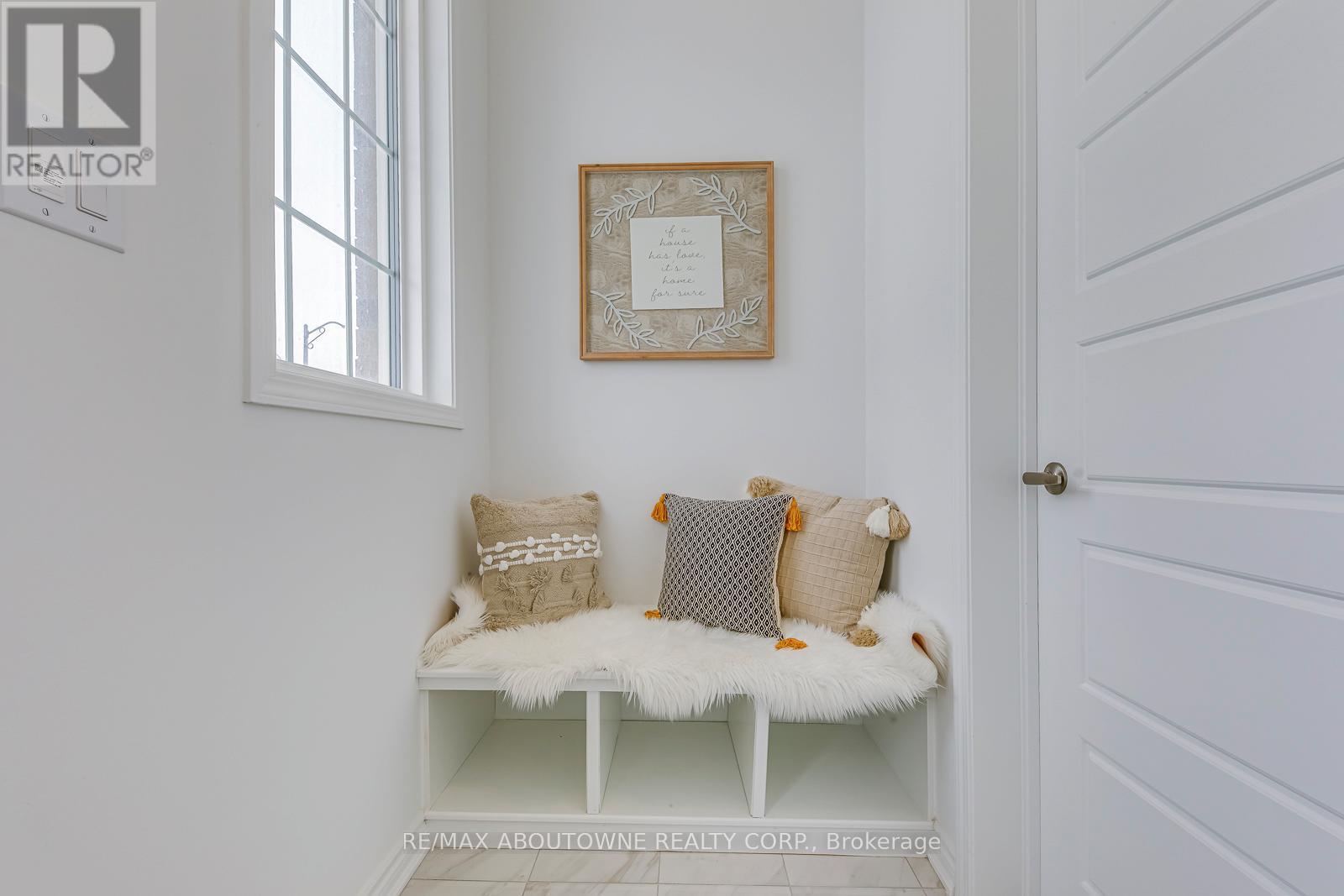 1363 Copley Court, Milton, Ontario  L9E 2E7 - Photo 5 - W12707168