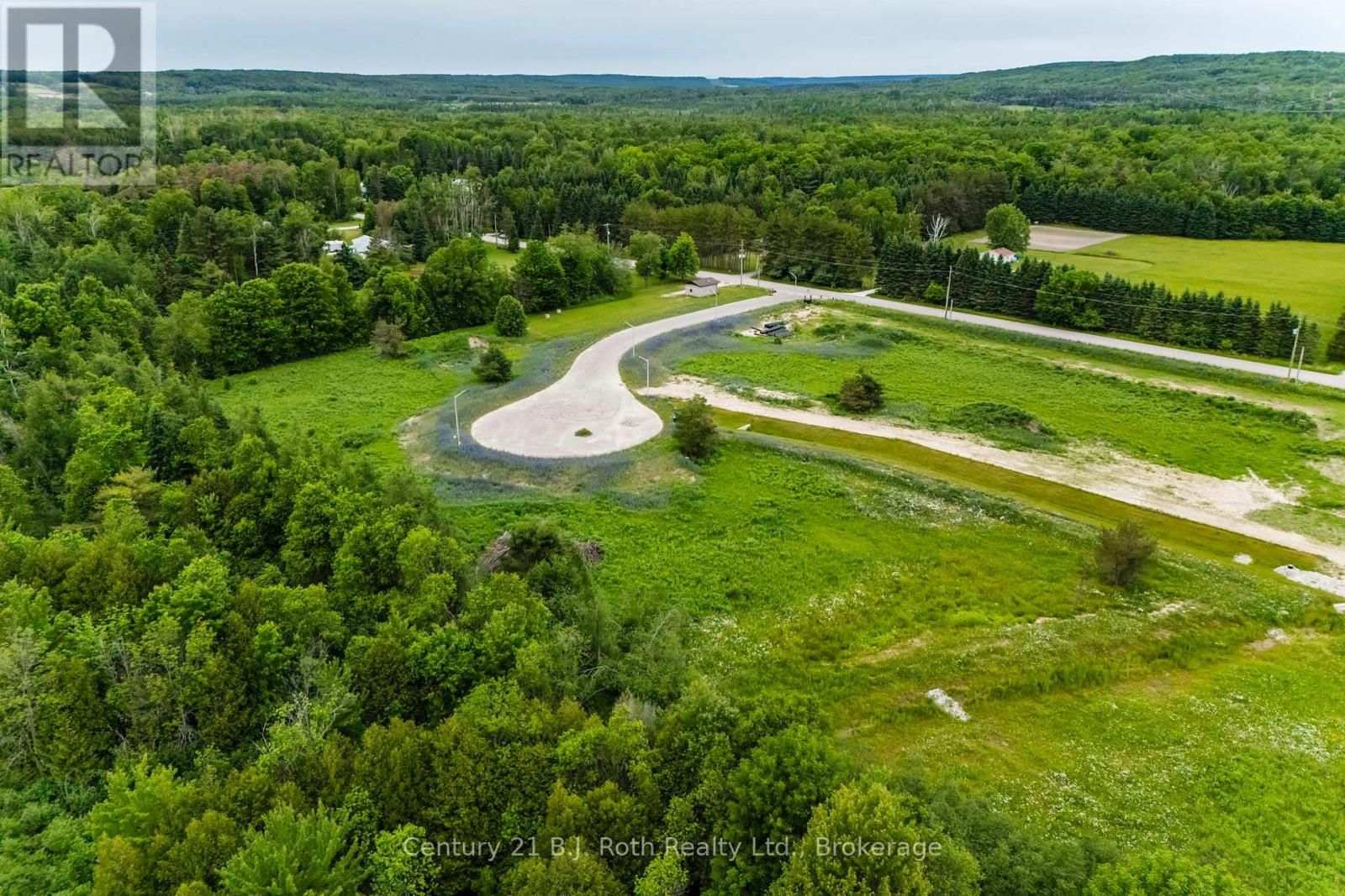 13 Greenlaw Court, Springwater, Ontario  L0L 1V0 - Photo 5 - S12707340