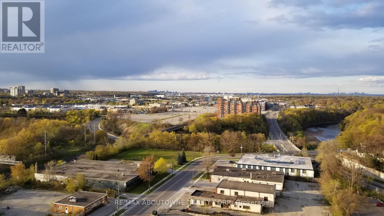 1503 - 65 Speers Road, Oakville, Ontario  L6K 0J1 - Photo 32 - W12707342