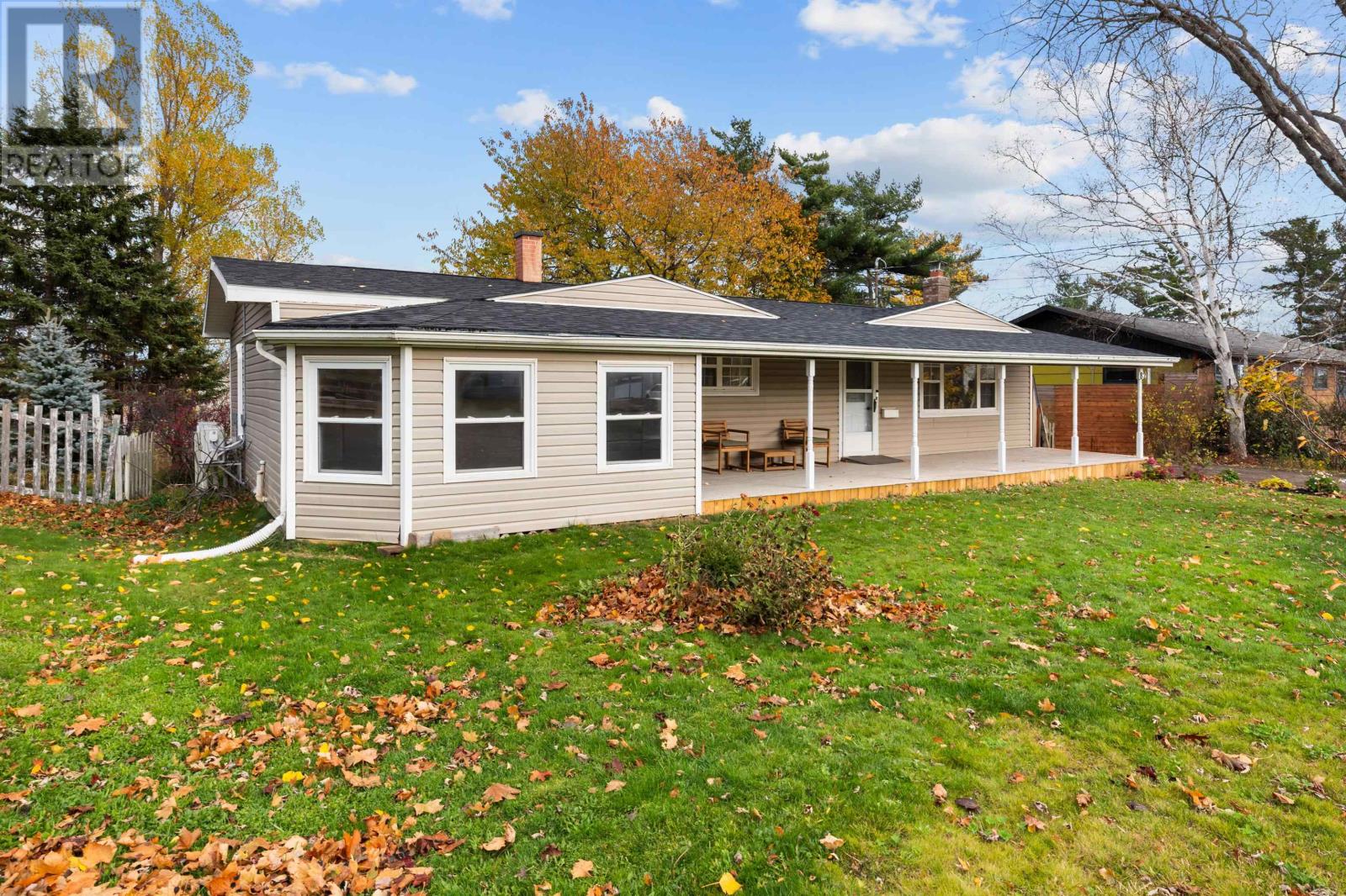 82 Newland Crescent, Charlottetown, Prince Edward Island  C1A 4H7 - Photo 4 - 202527840