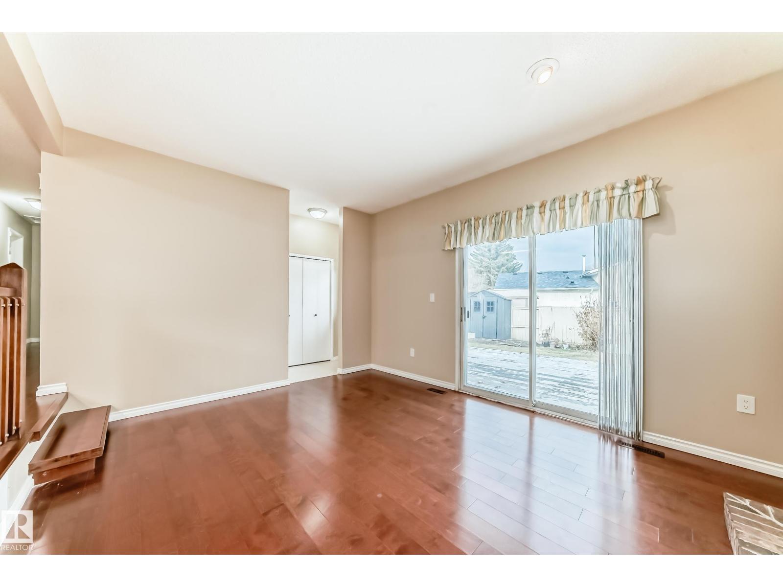 1923 52 St Nw Nw, Edmonton, Alberta  T6L 1J3 - Photo 13 - E4470423