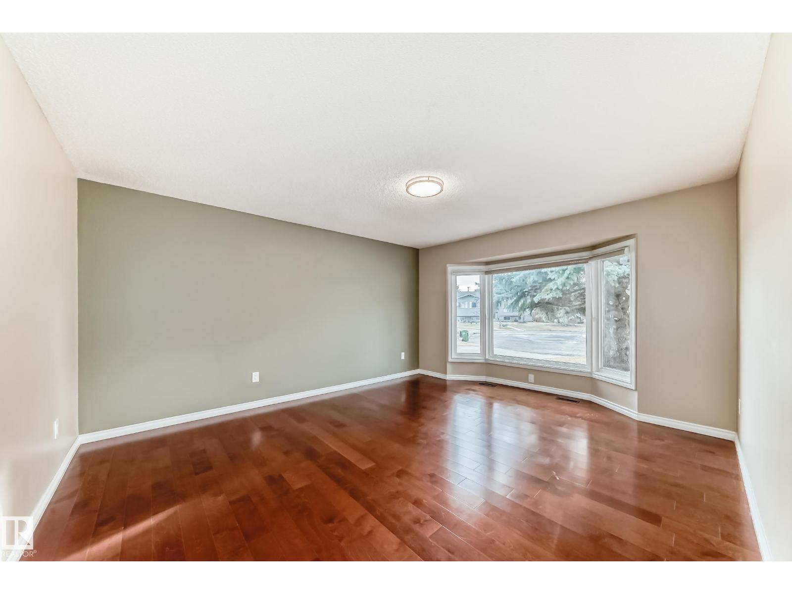 1923 52 St Nw Nw, Edmonton, Alberta  T6L 1J3 - Photo 18 - E4470423