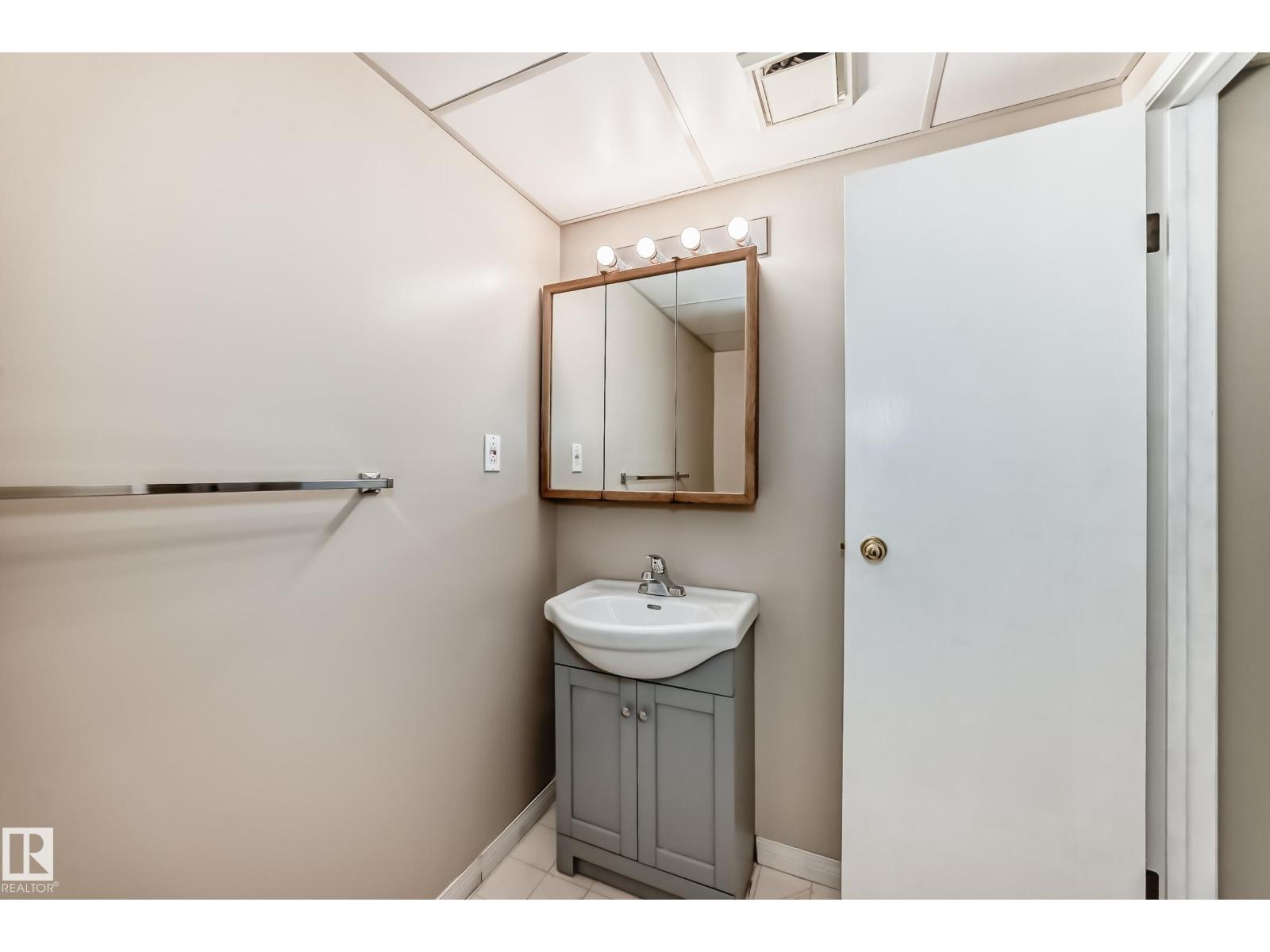 1923 52 St Nw Nw, Edmonton, Alberta  T6L 1J3 - Photo 47 - E4470423