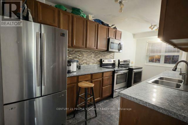 11 Habitat Square, Brampton, Ontario  L6S 1X7 - Photo 3 - W12704730