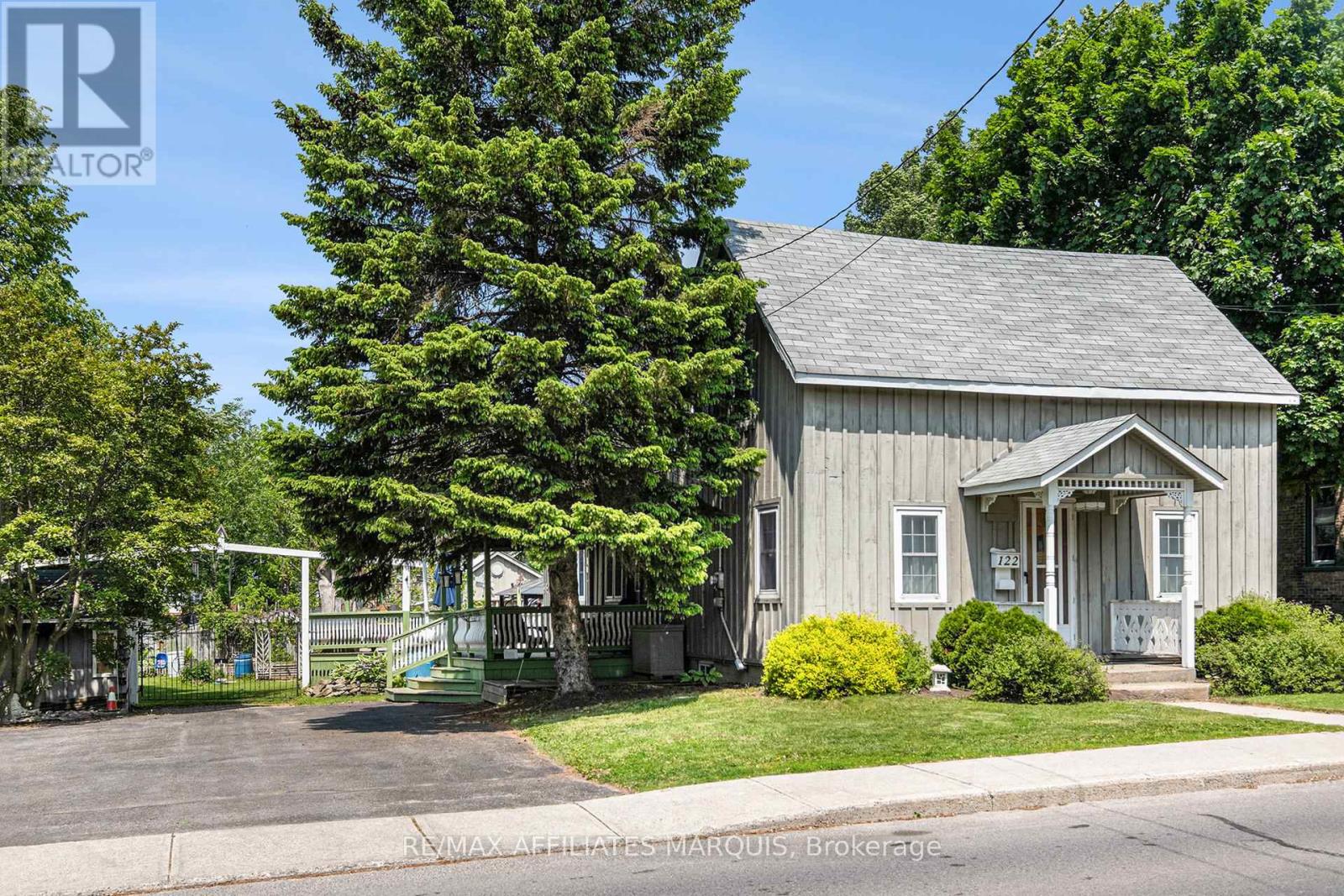 122 Chambers Street, Smiths Falls, Ontario  K7A 2Z3 - Photo 1 - X12707388