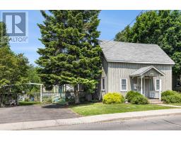 122 CHAMBERS STREET, Smiths Falls, Ontario