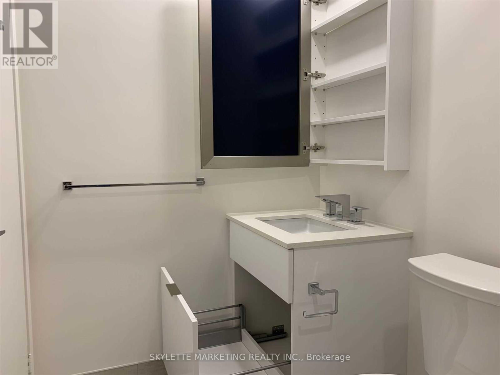 2314 - 25 Richmond Street E, Toronto, Ontario  M5C 0A6 - Photo 11 - C12670514