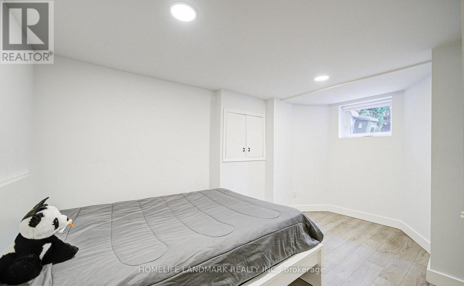 Basement Apt - 246 Euclid Avenue, Toronto, Ontario  M6J 2K2 - Photo 8 - C12705890