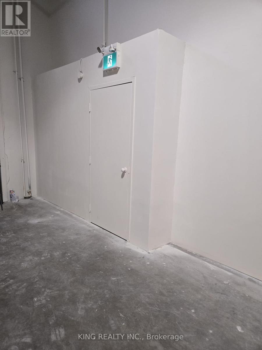 12 - 120 Norfinch Drive, Toronto, Ontario  M3N 1X3 - Photo 8 - W12707390