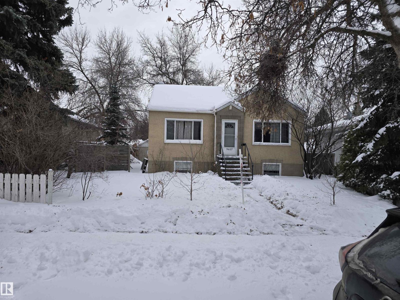 9607 72 Av Nw, Edmonton, Alberta  T6E 0Y7 - Photo 2 - E4470426