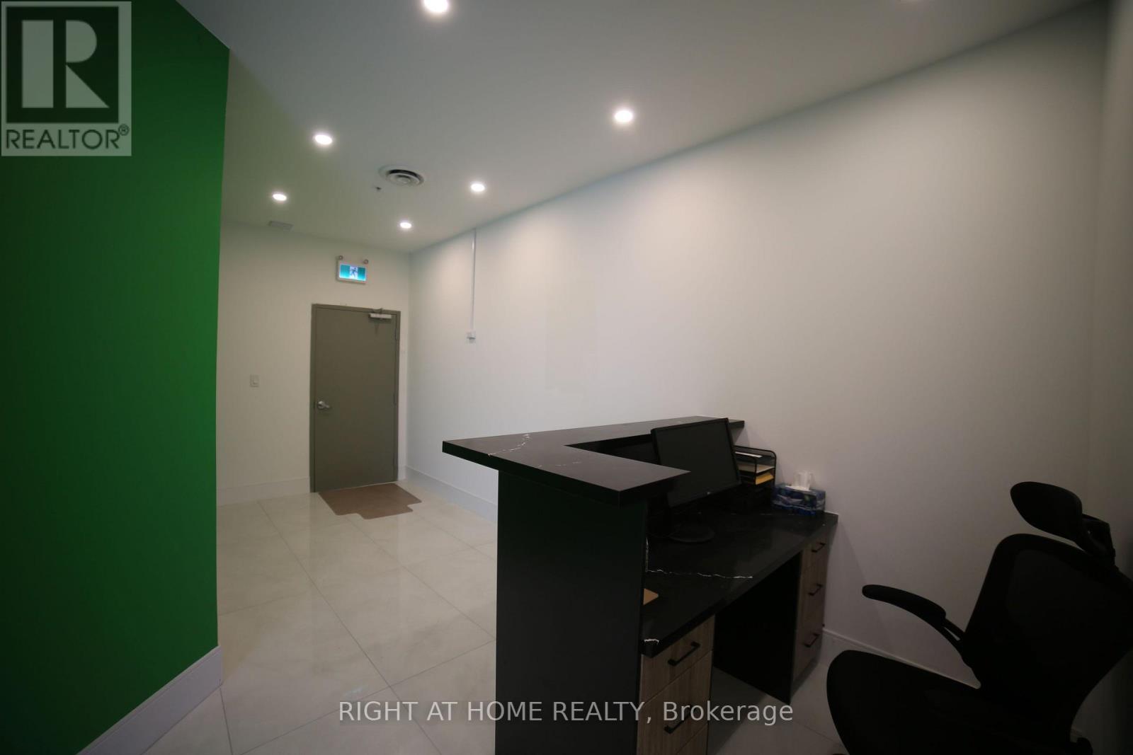 217 - 3465 Platinum Drive, Mississauga, Ontario  L5M 2S1 - Photo 4 - W12706652