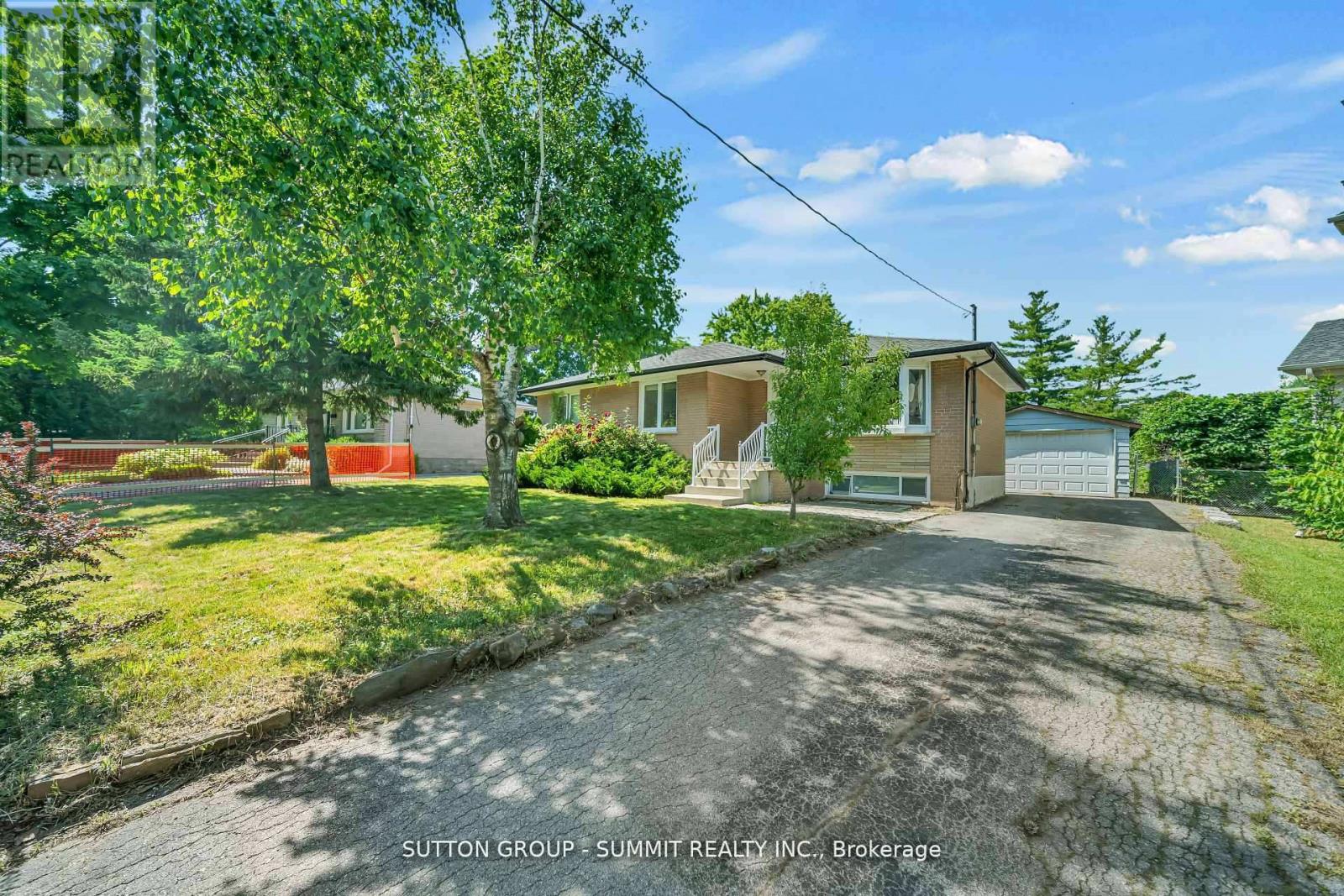 465 Seaton Drive, Oakville, Ontario  L6L 3Y3 - Photo 2 - W12707416