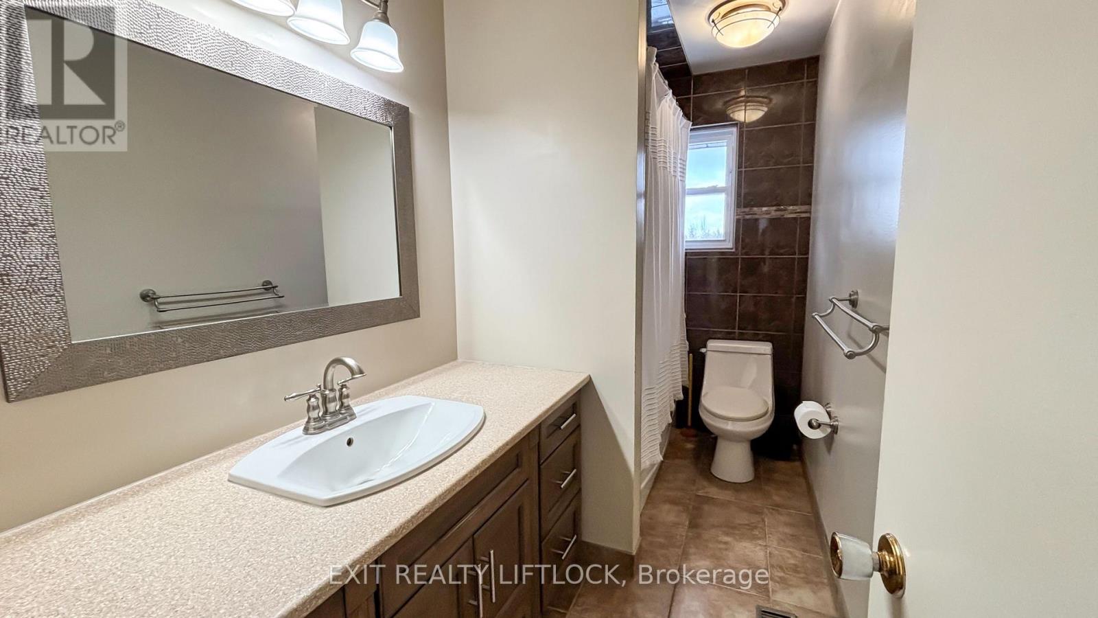 2105 Deer Bay Road, Selwyn, Ontario  K0L 2H0 - Photo 10 - X12703144