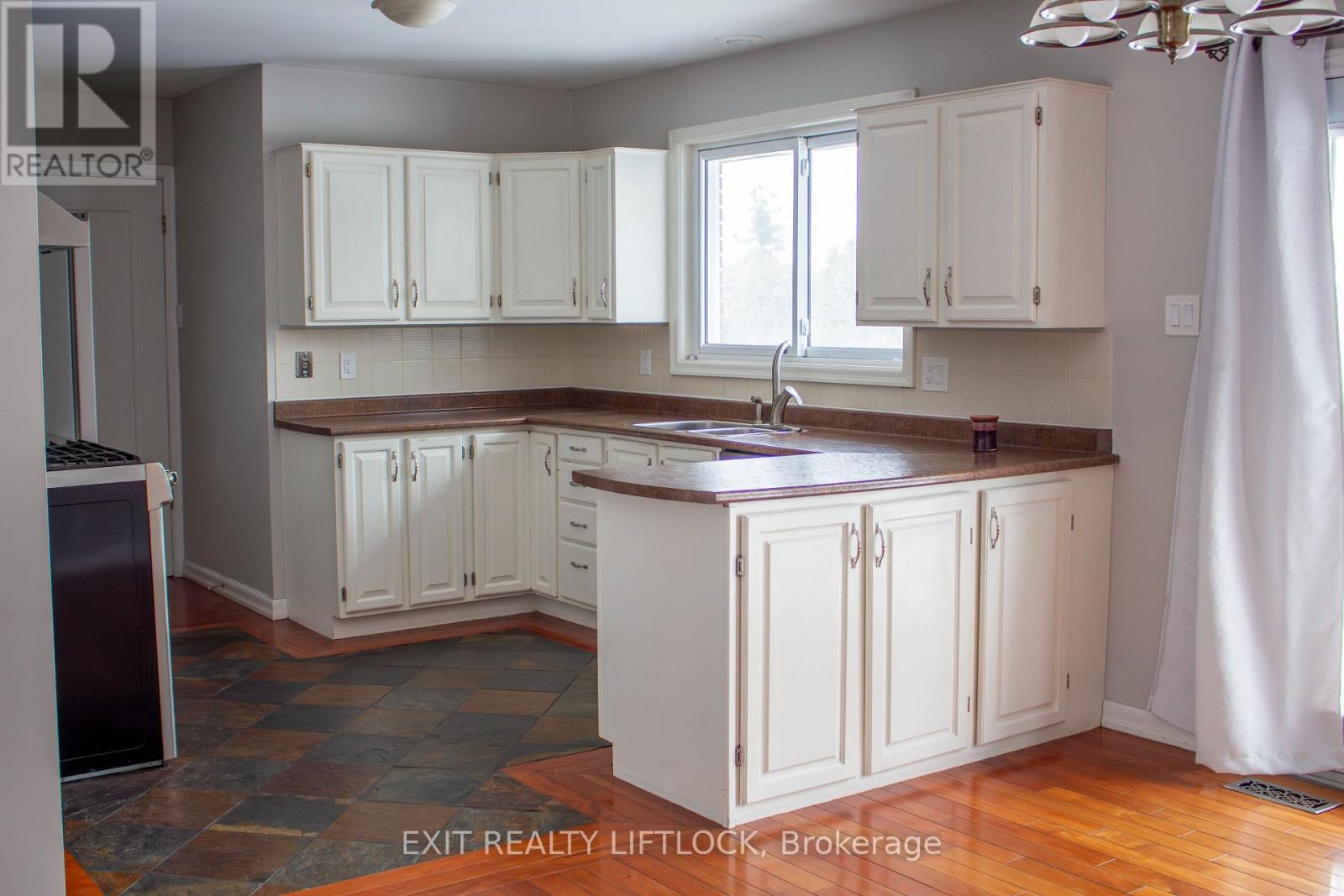 2105 Deer Bay Road, Selwyn, Ontario  K0L 2H0 - Photo 7 - X12703144