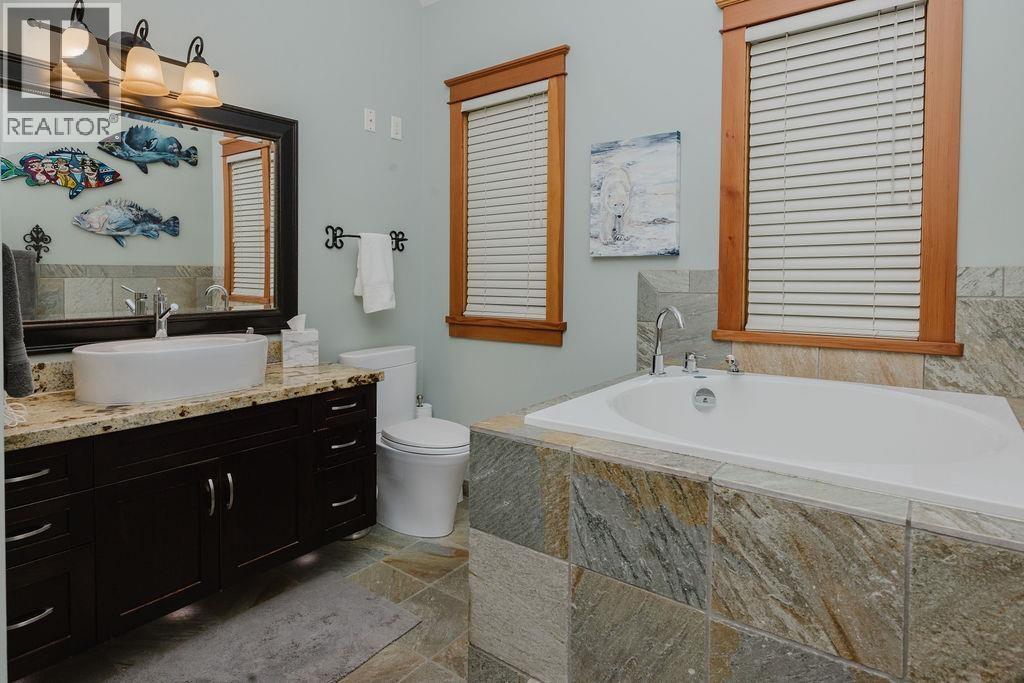 401 Skyline Drive, Gibsons, British Columbia  V0N 1V8 - Photo 24 - R3080514