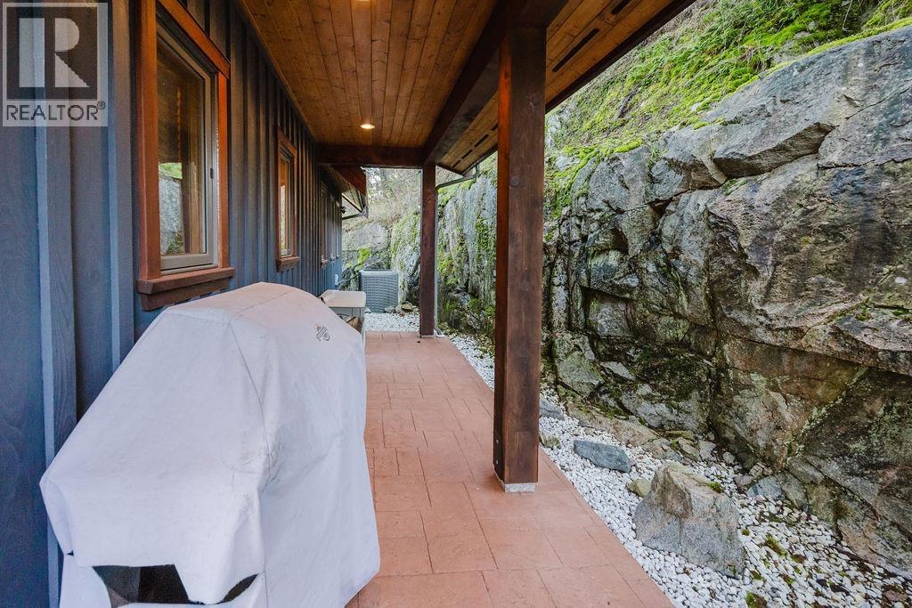 401 Skyline Drive, Gibsons, British Columbia  V0N 1V8 - Photo 35 - R3080514