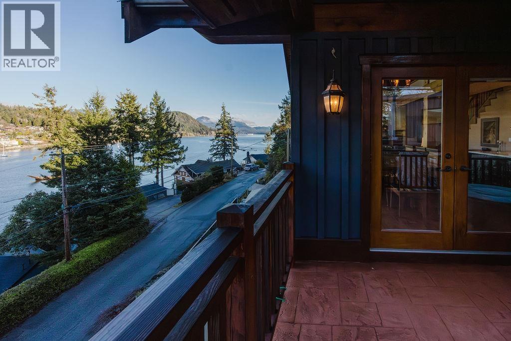 401 Skyline Drive, Gibsons, British Columbia  V0N 1V8 - Photo 36 - R3080514