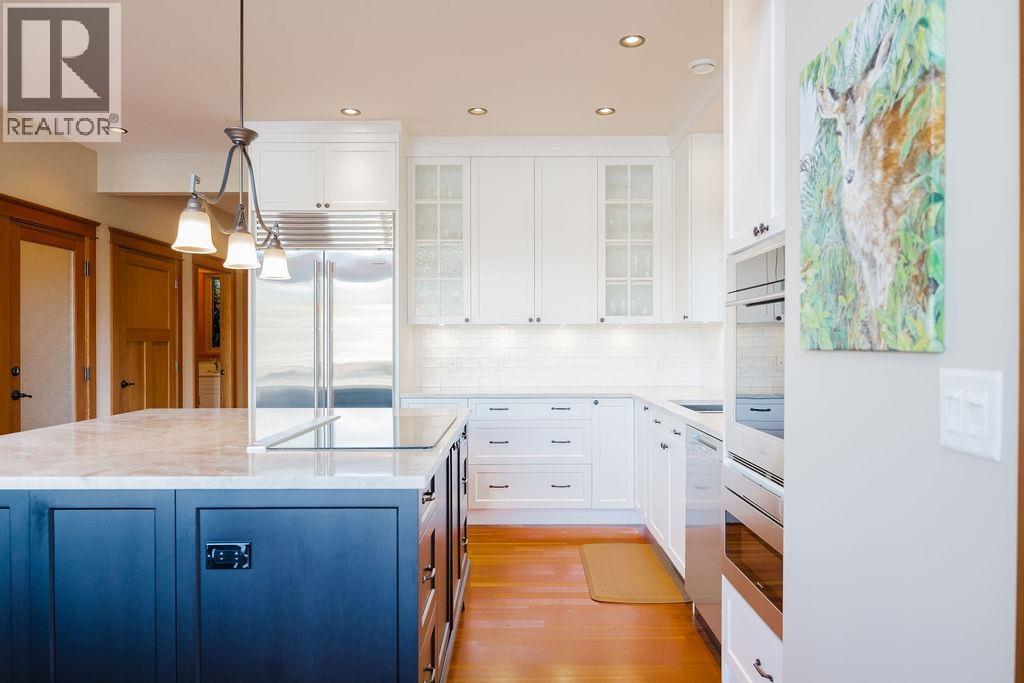 401 Skyline Drive, Gibsons, British Columbia  V0N 1V8 - Photo 8 - R3080514