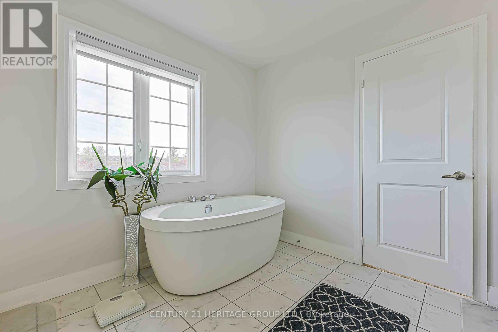 108 Frank Kelly Drive, East Gwillimbury, Ontario  L9N 0V3 - Photo 14 - N12707434