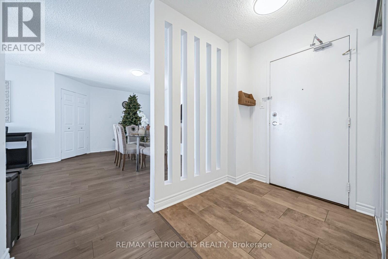 2212 - 2330 Bridletowne Circle, Toronto, Ontario  M1W 3P6 - Photo 5 - E12707450