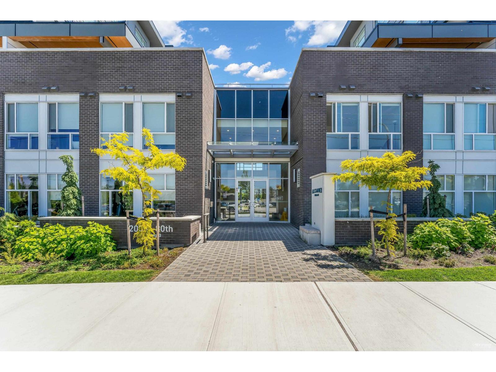 B422 20834 80 Avenue, Langley, British Columbia  V2Y 3M6 - Photo 1 - R3077727