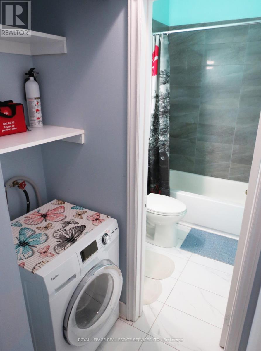 Unit 4 - 1392 King Street W, Toronto, Ontario  M6K 1H5 - Photo 9 - W12660352