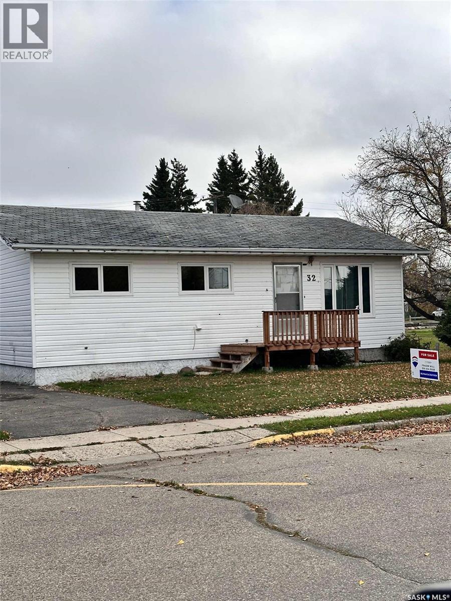 32 1st AVENUE NW, Preeceville, Saskatchewan
