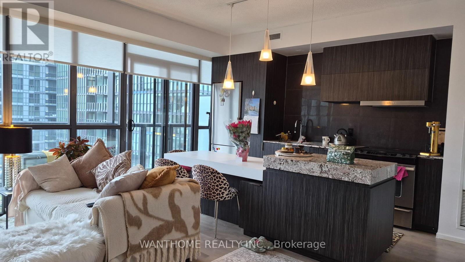 1408 - 101 Charles Street E, Toronto, Ontario  M4Y 0A9 - Photo 3 - C12707496