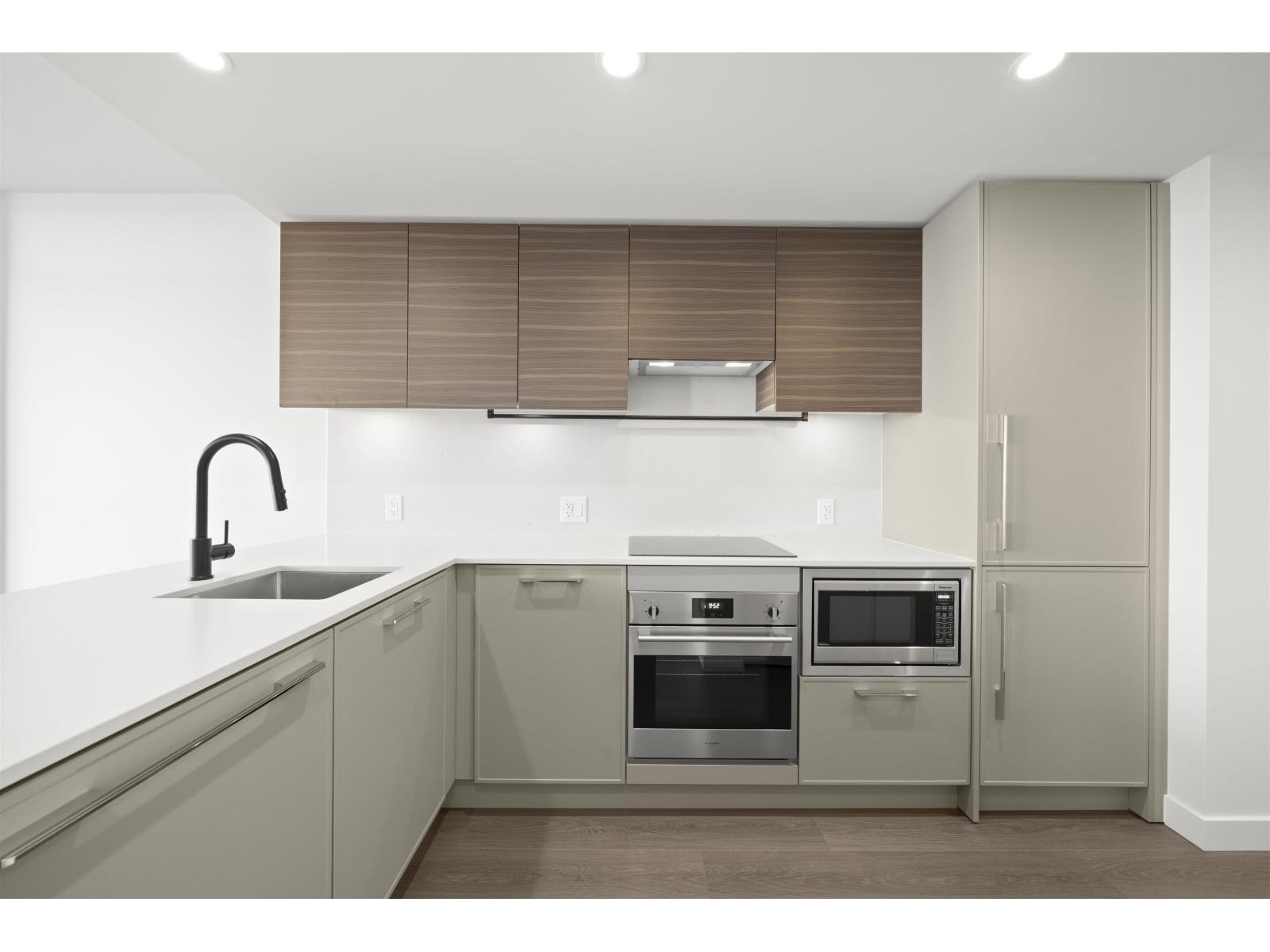 3011 13745 George Junction, Surrey, British Columbia  V3T 4Y3 - Photo 11 - R3078266