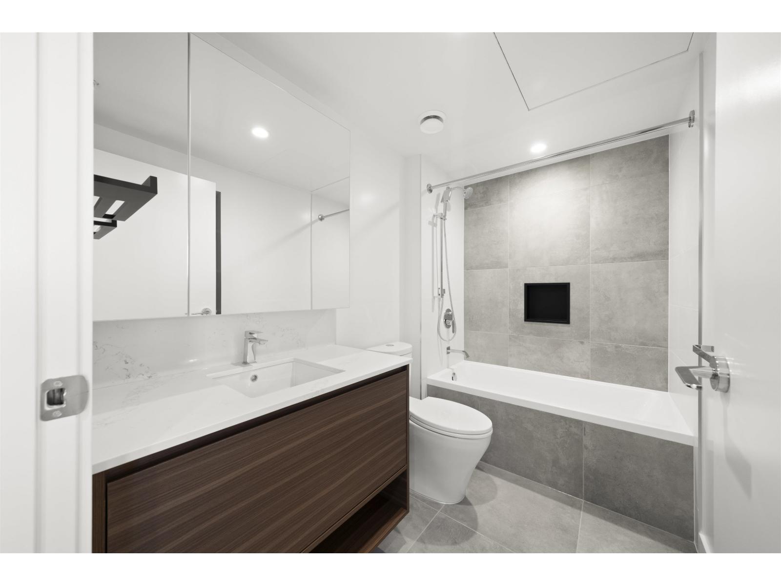 3011 13745 George Junction, Surrey, British Columbia  V3T 4Y3 - Photo 16 - R3078266