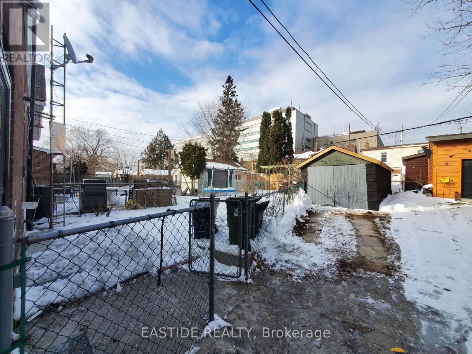 202 Queensdale Avenue, Toronto, Ontario  M4C 2A9 - Photo 49 - E12680226