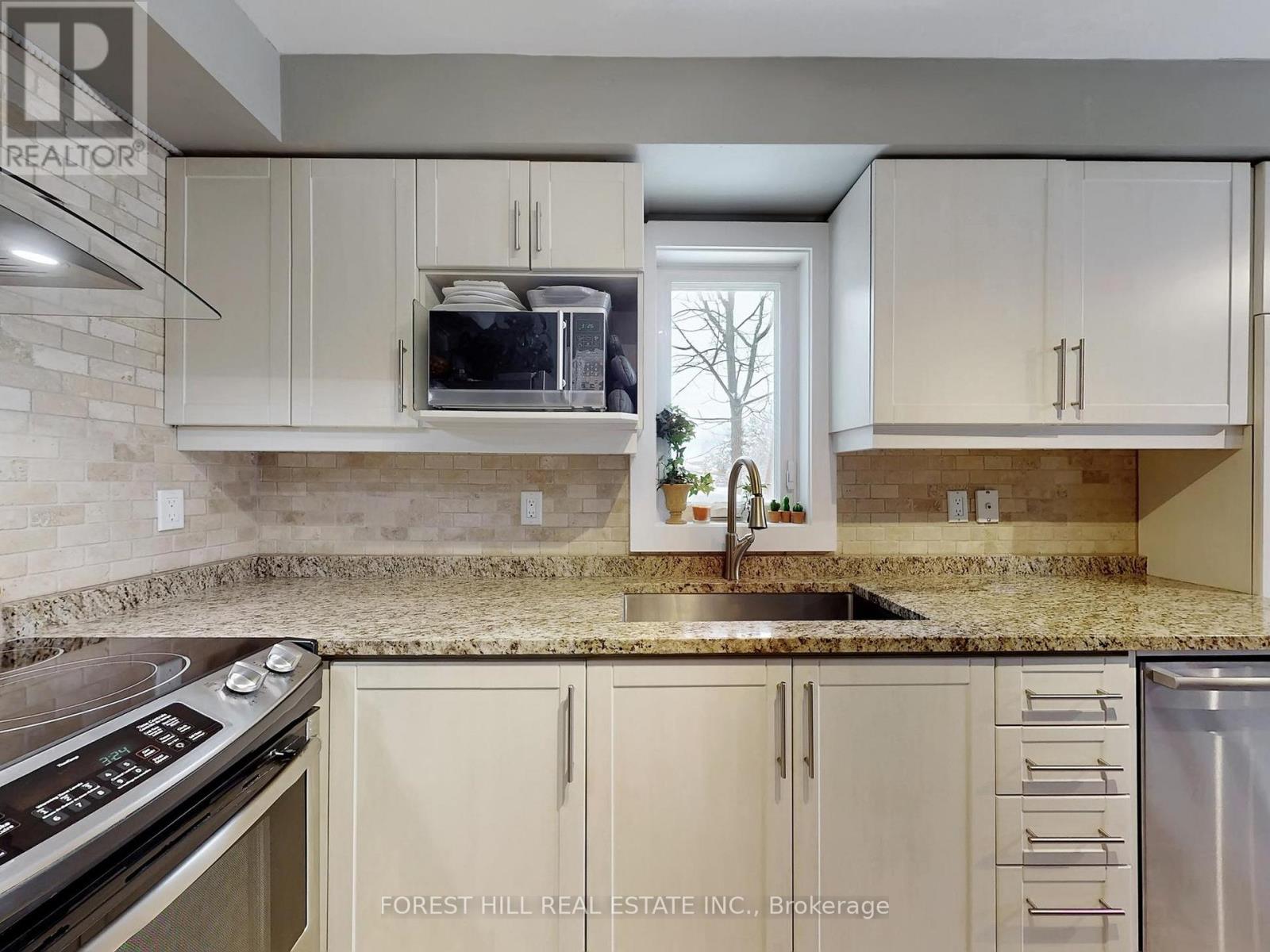 16 Royal Cedar Court, East Gwillimbury, Ontario  L9N 1R7 - Photo 13 - N12707514