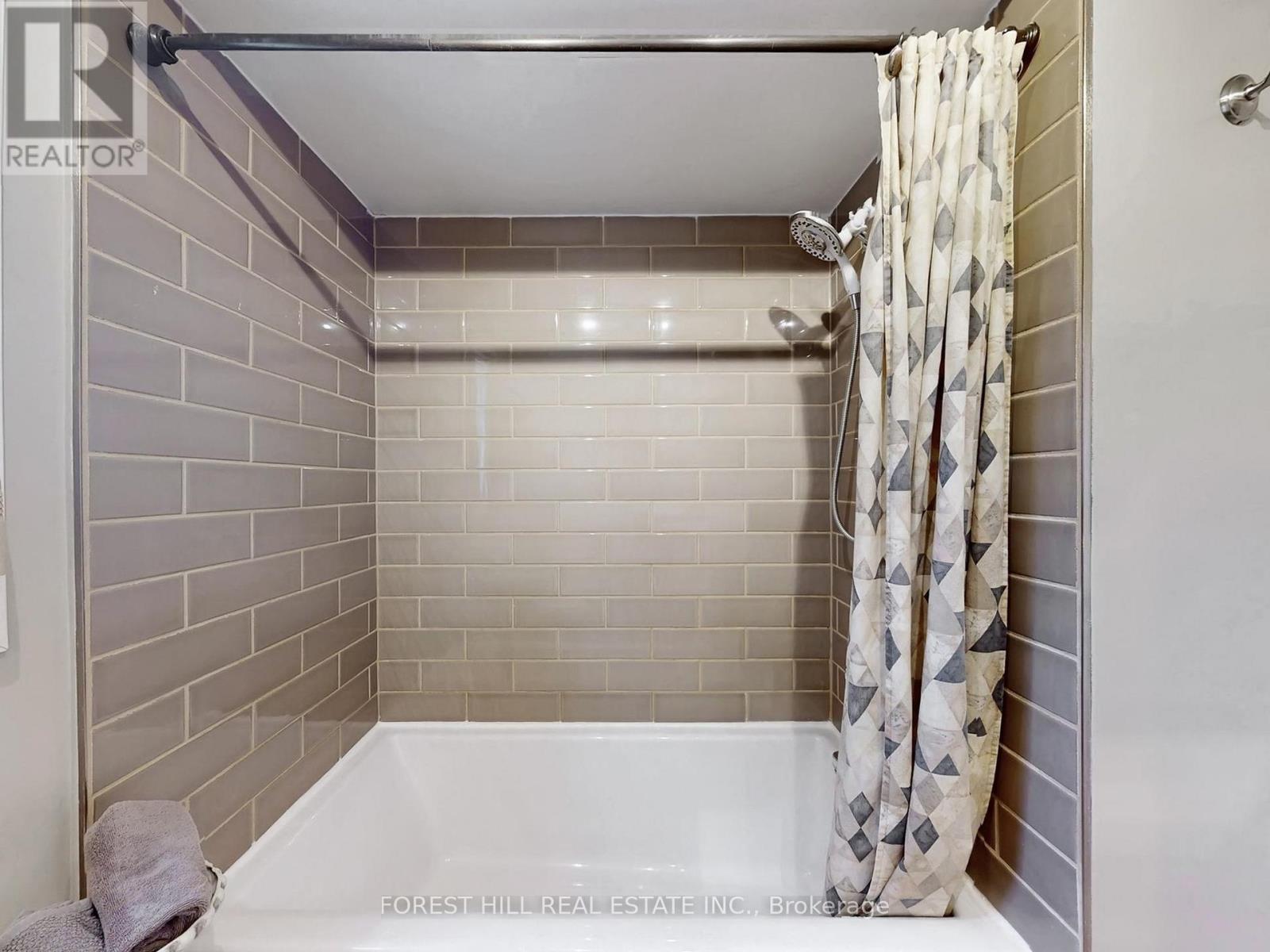 16 Royal Cedar Court, East Gwillimbury, Ontario  L9N 1R7 - Photo 23 - N12707514