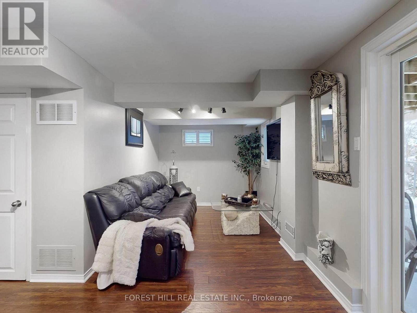 16 Royal Cedar Court, East Gwillimbury, Ontario  L9N 1R7 - Photo 26 - N12707514